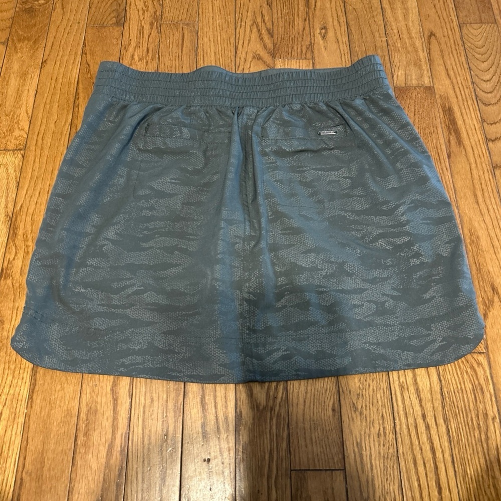 Orvis Womens Travel Skort Skirt Shorts Breathable Stretch Fabric Green Camo Sz M - Picture 4 of 6